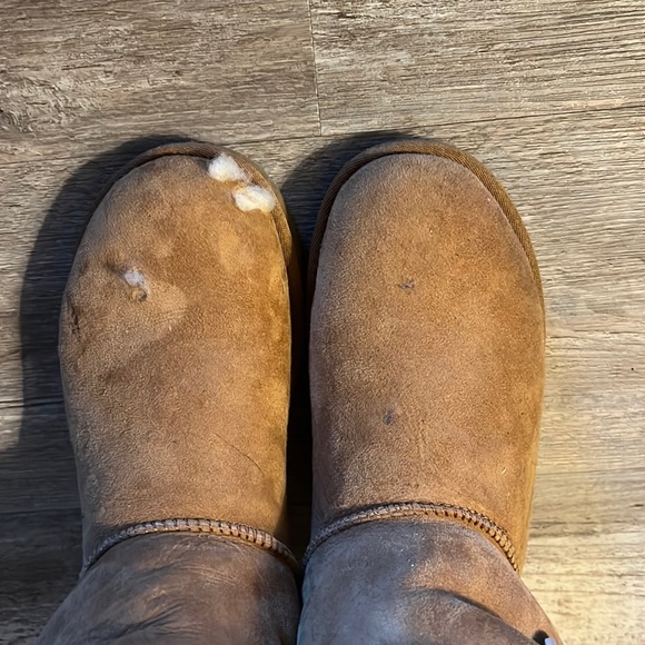 Clean uggs with buttons - Picture 2 of 7